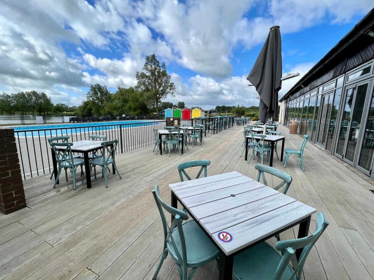 Dragonfly Lodge South Cerney Zewnętrze zdjęcie