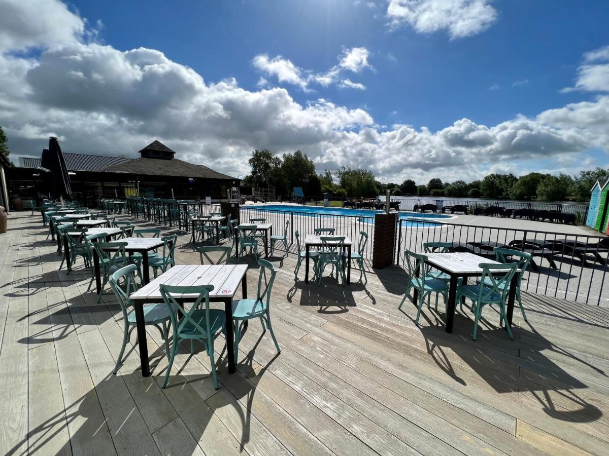 Dragonfly Lodge South Cerney Zewnętrze zdjęcie