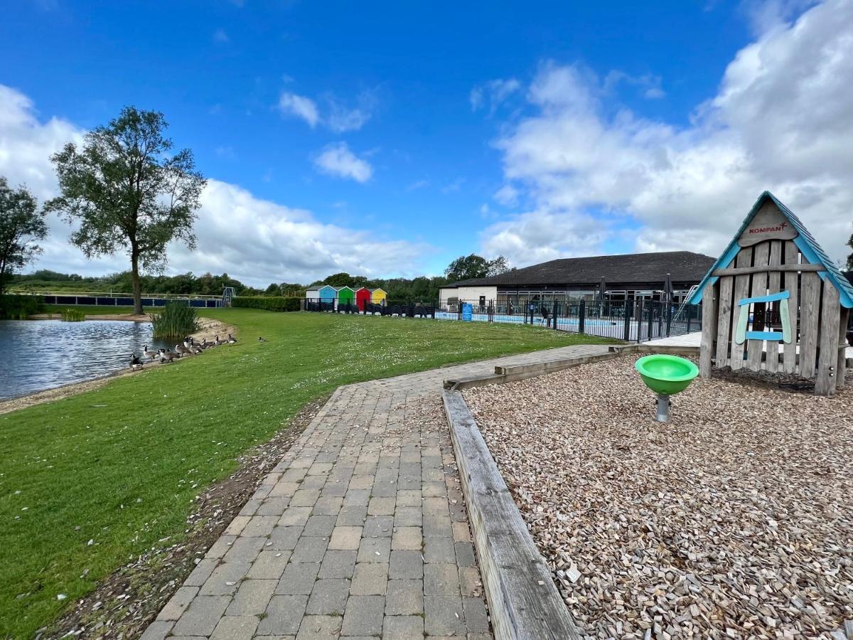 Dragonfly Lodge South Cerney Zewnętrze zdjęcie