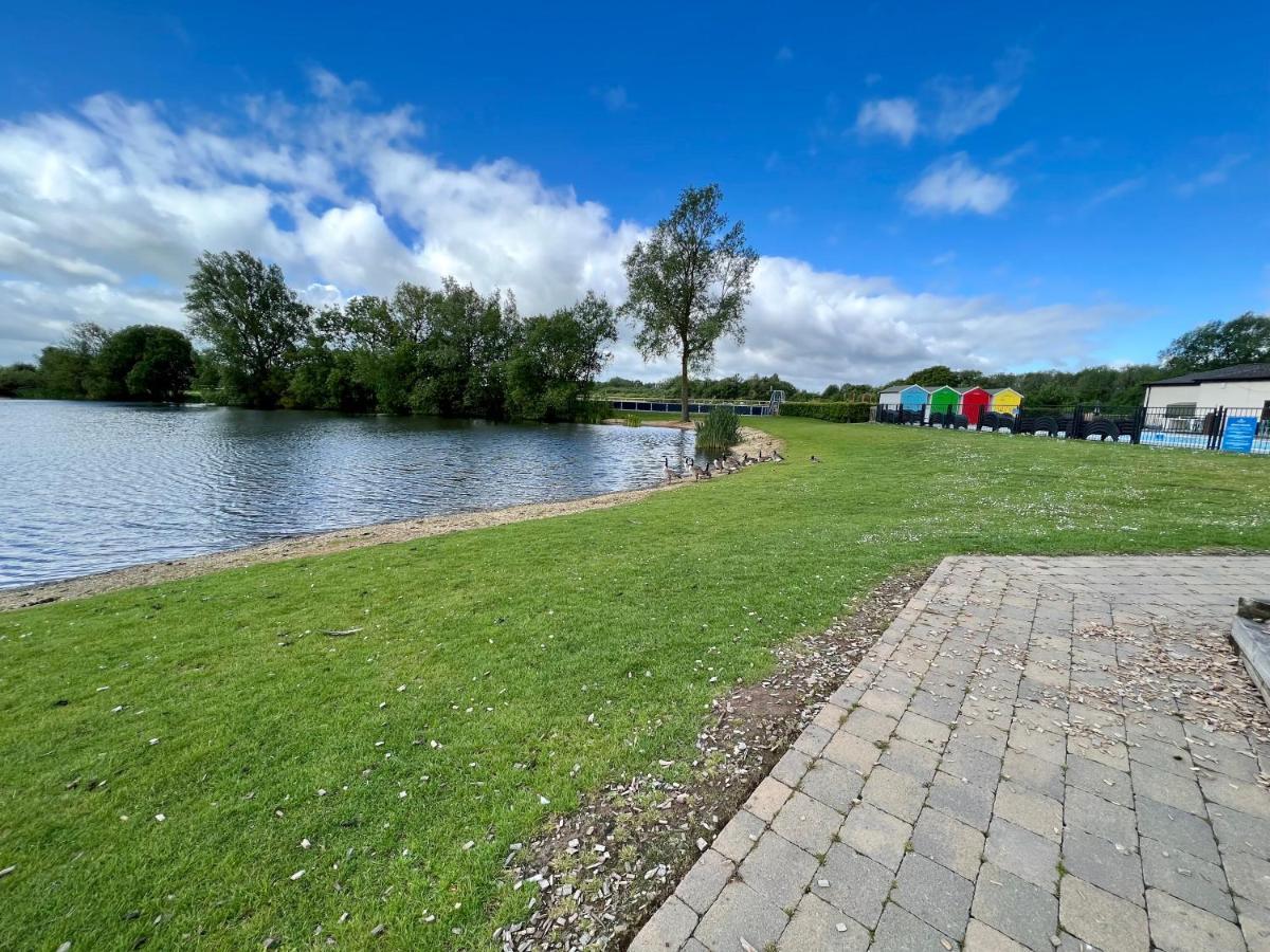 Dragonfly Lodge South Cerney Zewnętrze zdjęcie