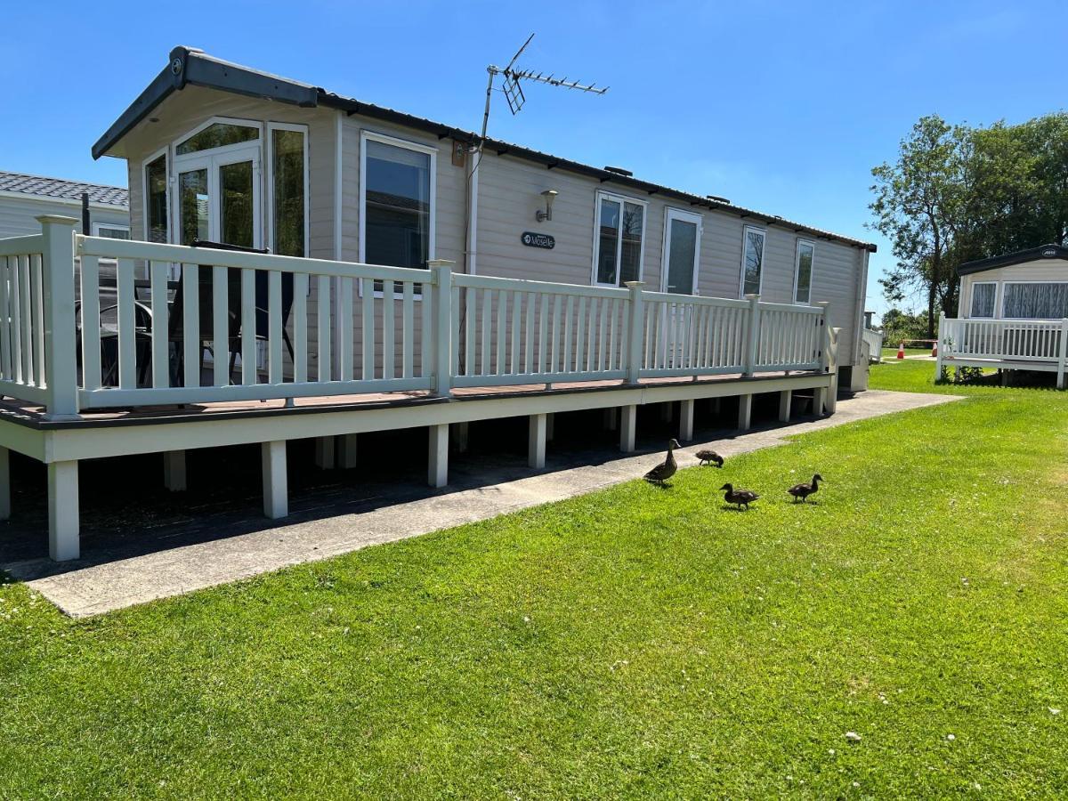 Dragonfly Lodge South Cerney Zewnętrze zdjęcie